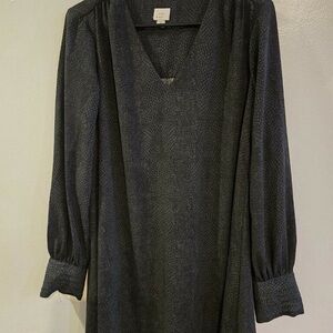 Chic Black V-Neck Dress